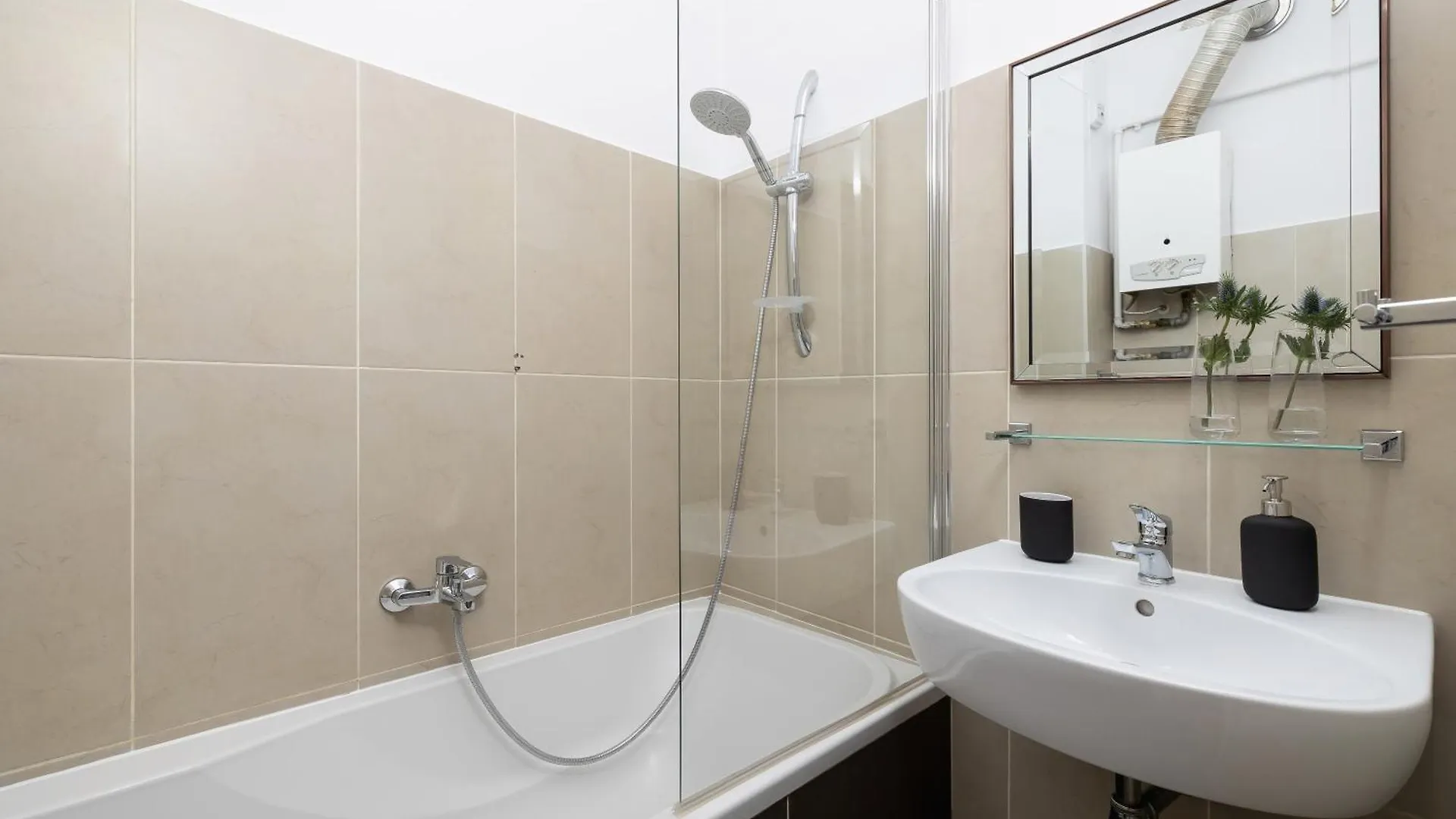 1-Bedroom Apartment - Dluga 65 Krakow Poland