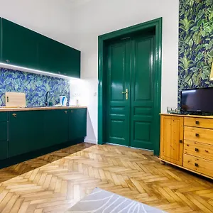 Tyzenhauz Lobzowska Street Apartment